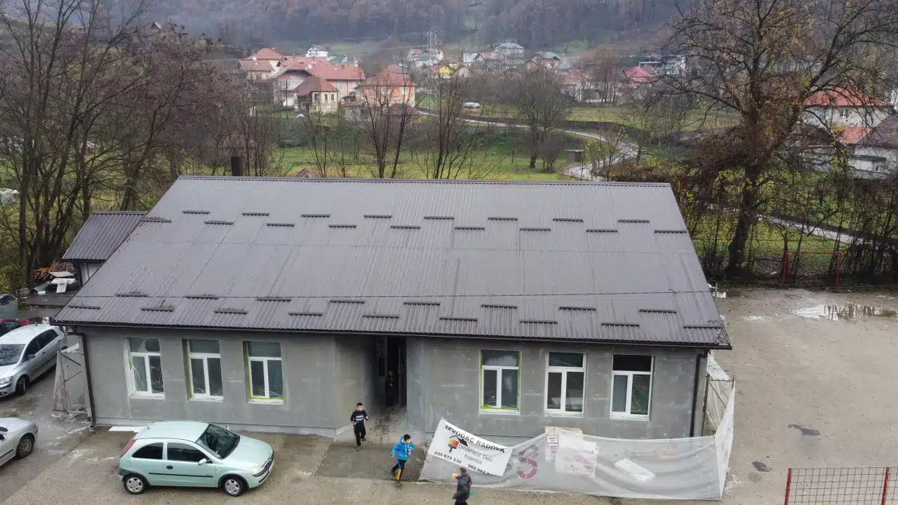 U toku radovi na utopljavanju zgrade područne škole Gornja Sapna