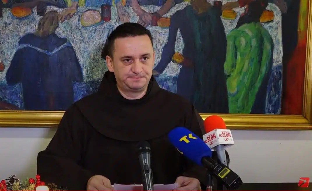 (Video) Božićna čestitka gvardijana Franjevačkog samostana „Svetih Petra i Pavla“ u Tuzli fra Željka Nikolića