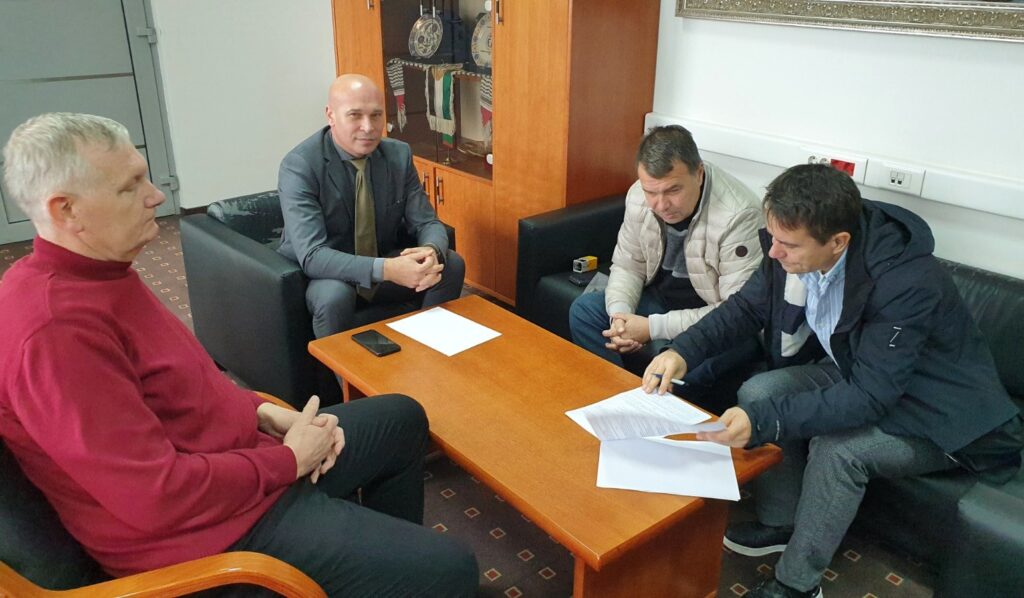 potpisan ugovor o sanaciji krova nadstrešnica platoa doma kulture u srebreniku