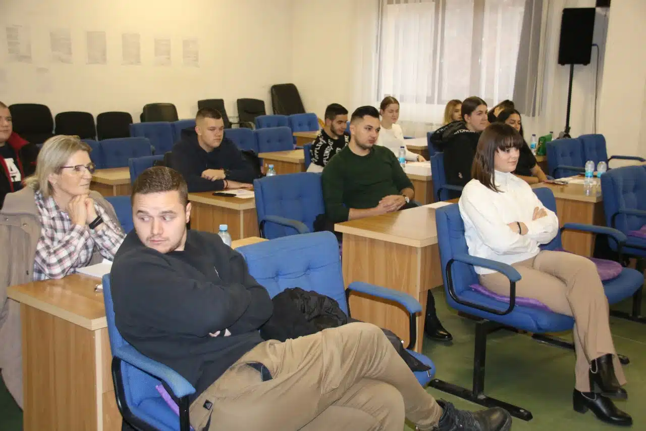 U Sapni razgovarano o potrebama i prilikama mladih (FOTO+AUDIO)