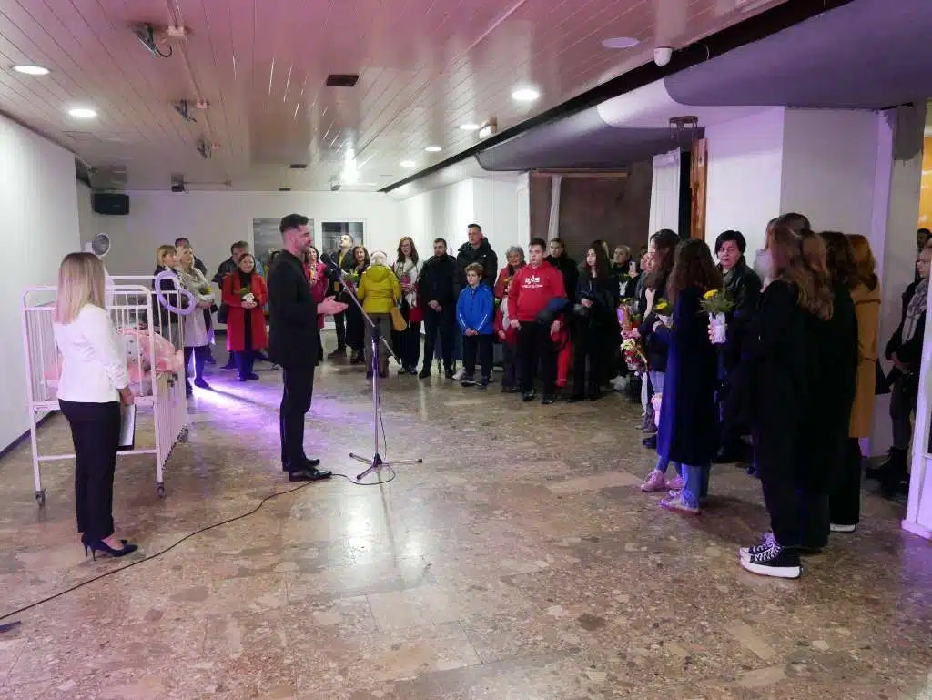 Otvorena izložba “Zbog njih” umjetnika Rame Tučića