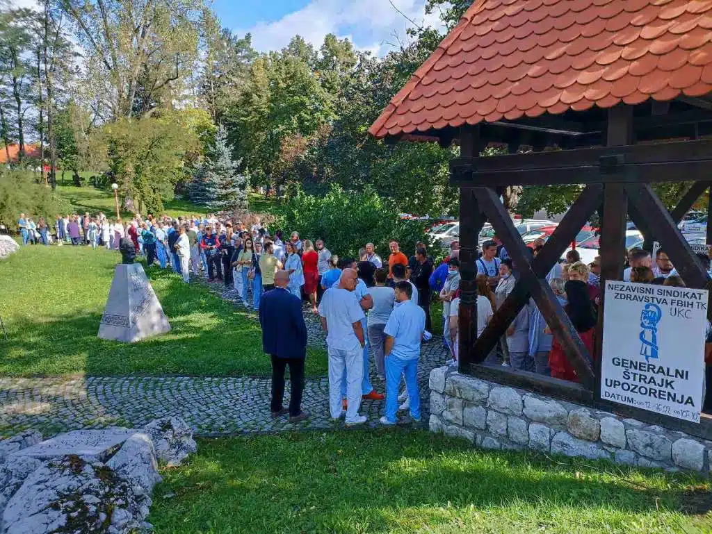 Zdravstveni radnici u TK sutra proglašavaju generalni štrajk