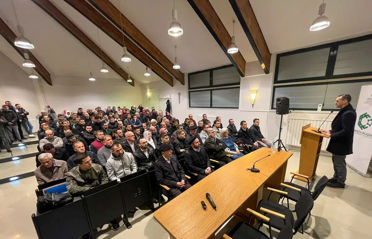 U Tuzli održana tribina “9. januar 1992. – Dan podsjećanja na genocide nad Bošnjacima”