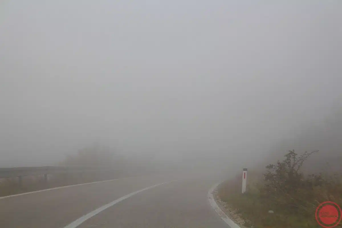Smanjena vidljivost na pojedinim dionicama zbog magle – .