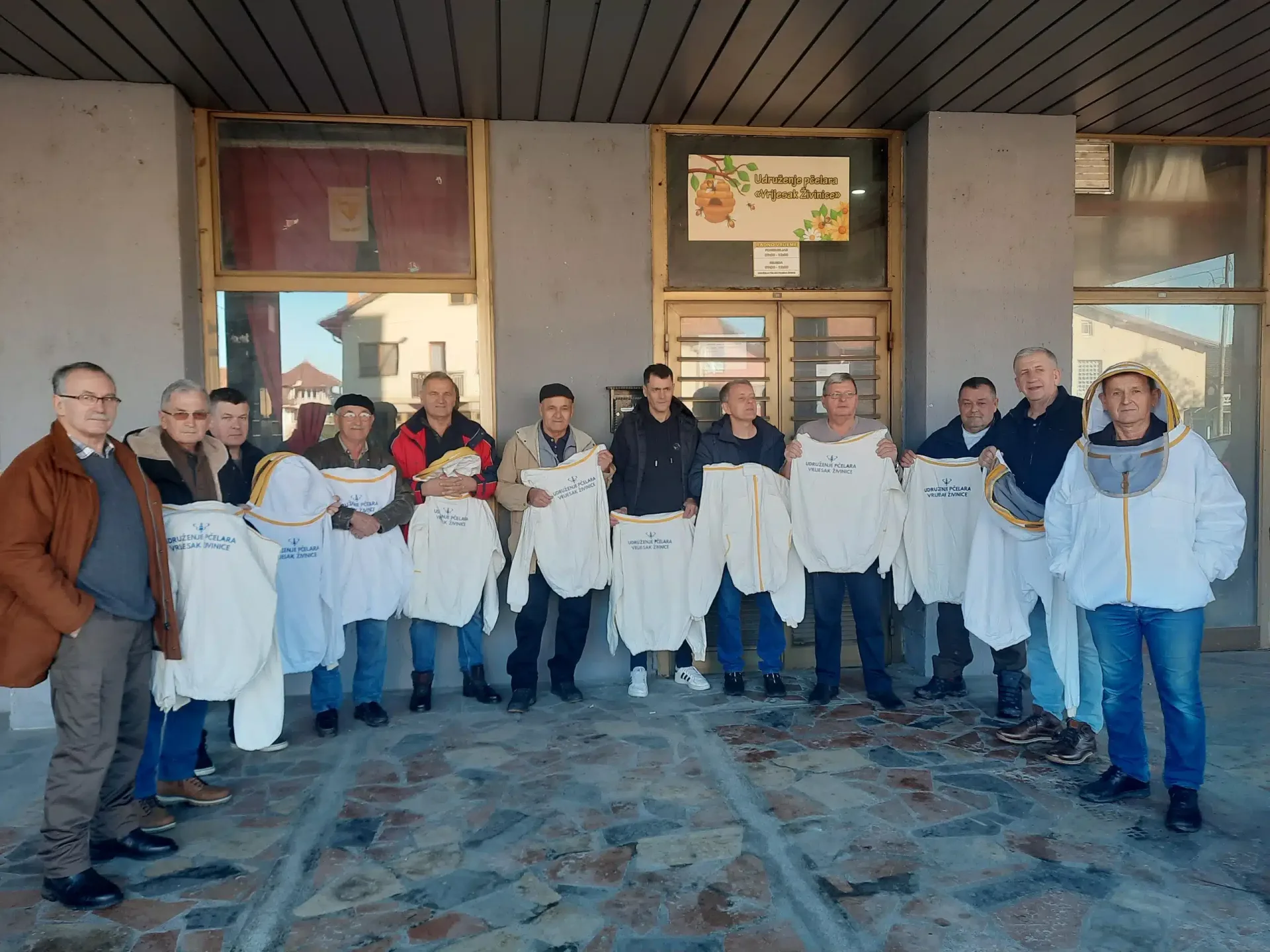 Udruženje pčelara Vrijesak uručilo zaštitnu opremu članovima