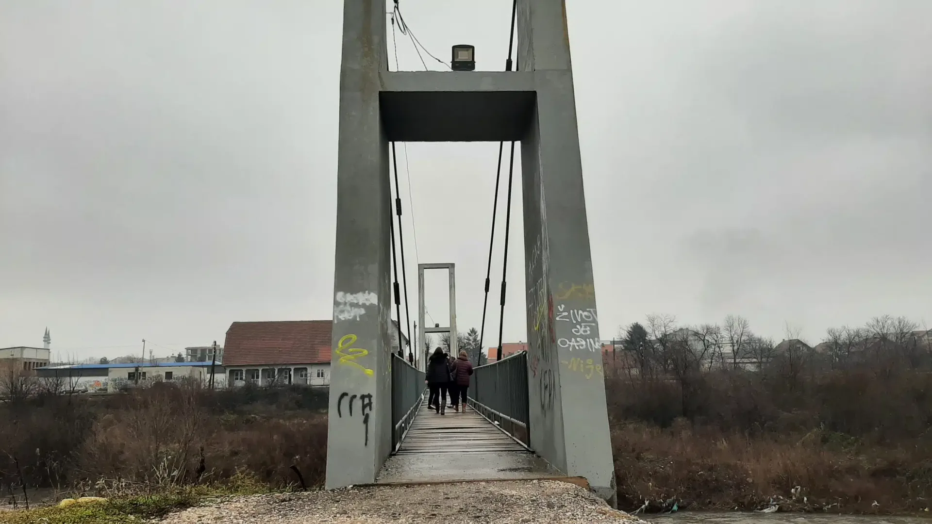 Osvijetljen most na Šarenjaku | RTV Živinice