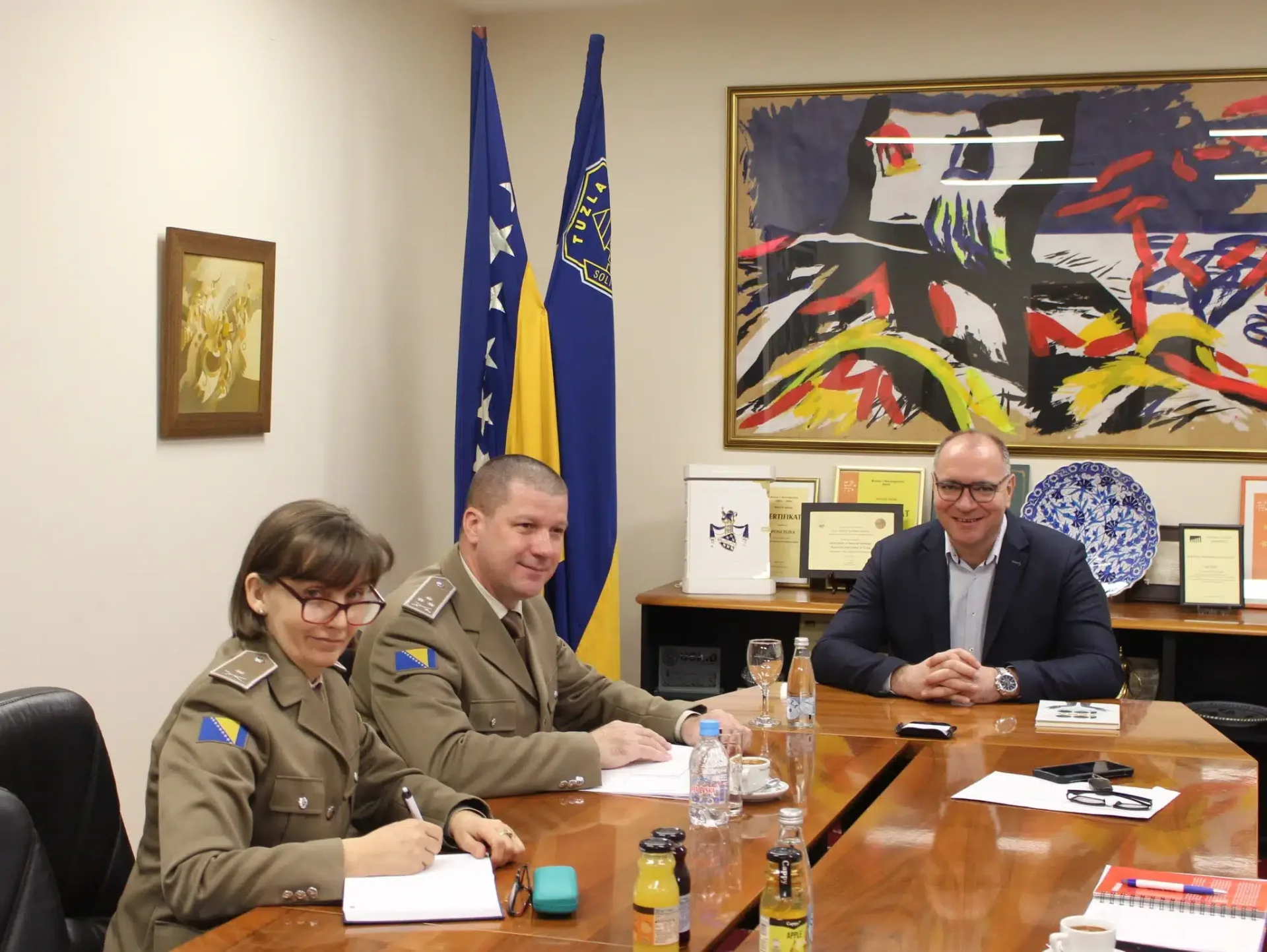 Grad Tuzla će učestvovati u procesu opremanja Odjeljenja muzeja 2. pješadijskog puka Oružanih snaga BiH | .