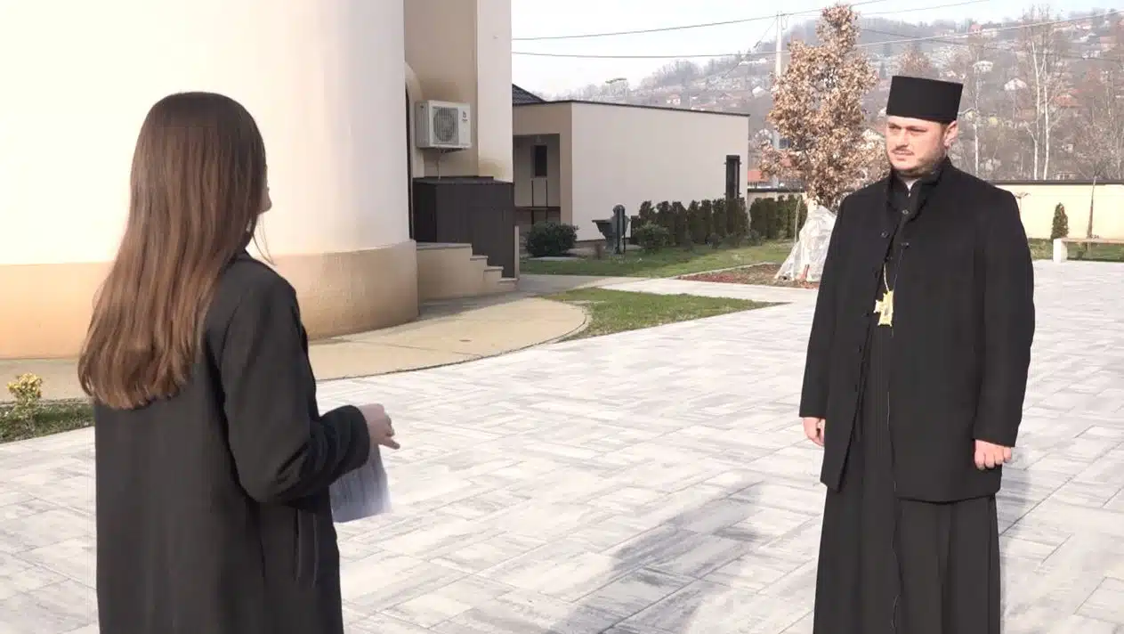 (Video) Paroh tuzlanski Trišić: Neka radost Božića u naša srca unese mir | .