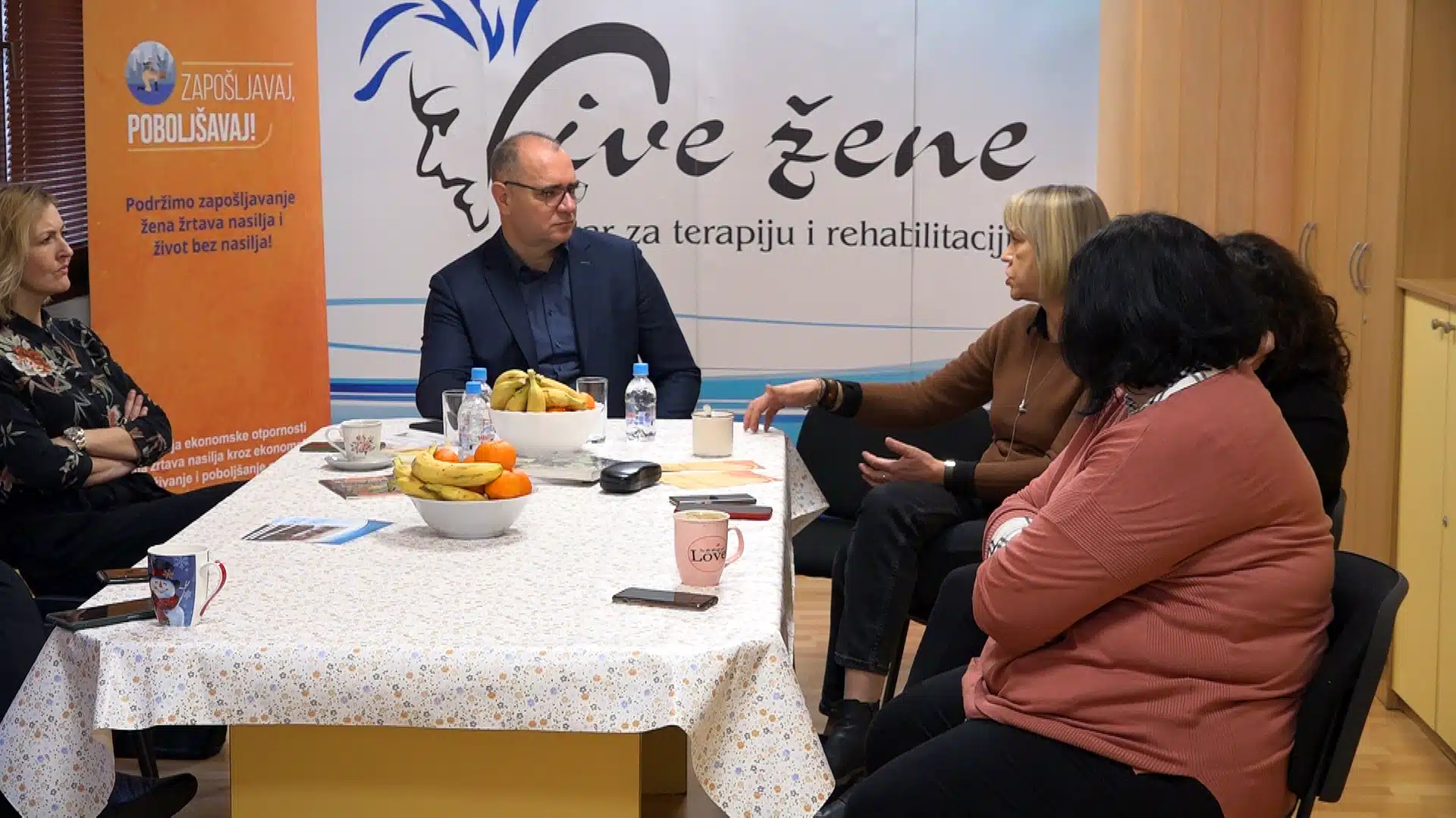 (VIDEO) VD gradonačelnika Tuzle Zijad Lugavić posjetio UG „Vive žene“ | .