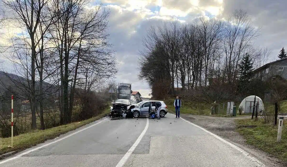 Saobraćajna nesreća kod Kladnja, ima povrijeđenih