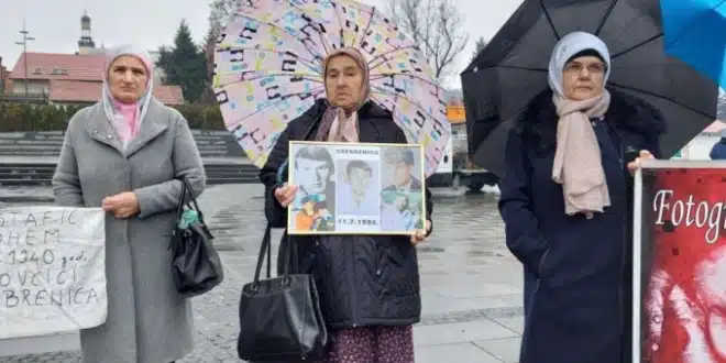Žene Srebrenice i danas održale mirne proteste, traže kazne i sankcije za negatore genocida – .
