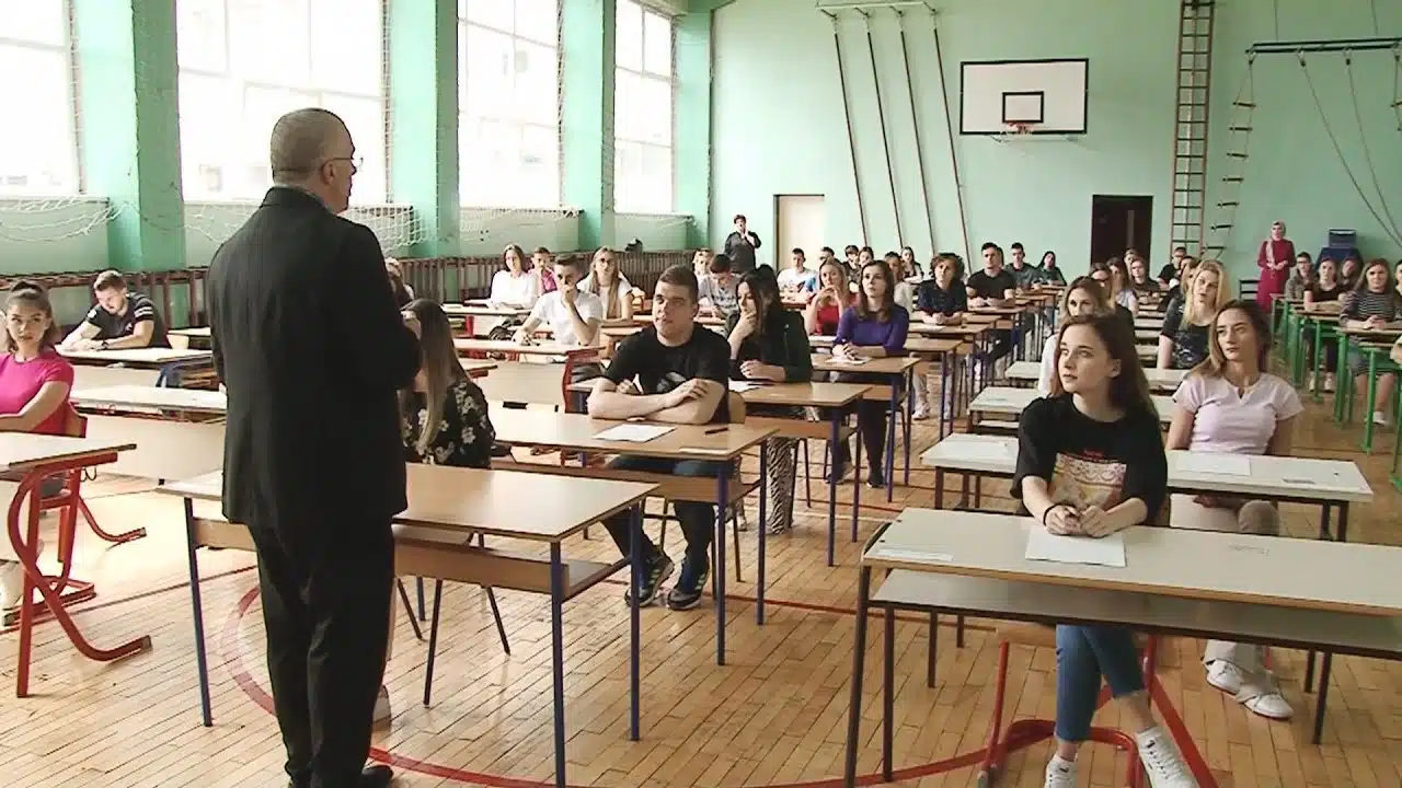 Na području Tuzlanskog kantona danas počinju pripreme za eksternu maturu | RTVTK