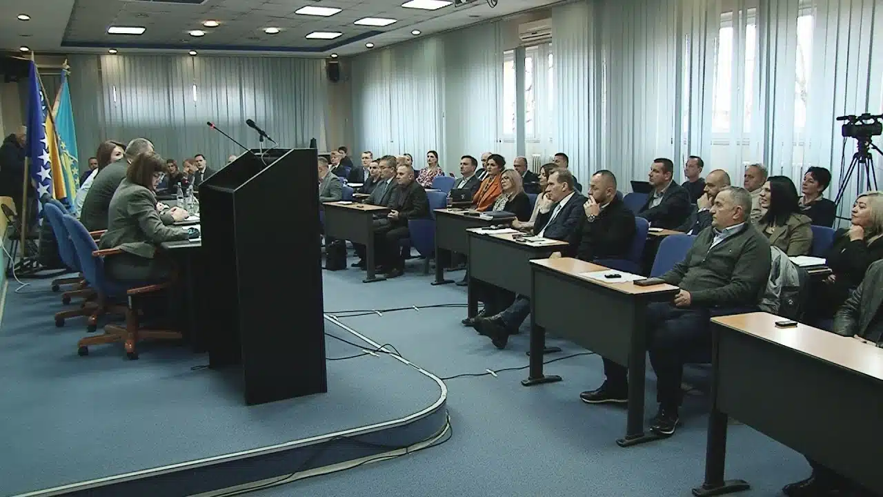 Skupština TK: Izmjenjen finansijski plan ZZO TK, stvorene pretpostavke za nabavku linernog akceleratora za UKC Tuzla | RTVTK