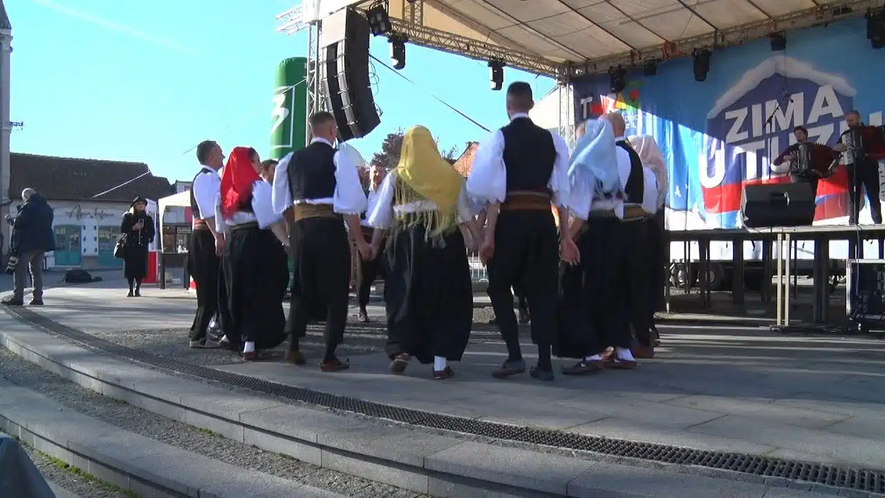 Božić obilježen na Trgu slobode u Tuzli | RTVTK