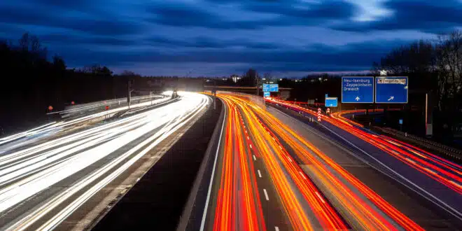 Zaspao u Tesli i vozio se 15 minuta na “Autopilotu”