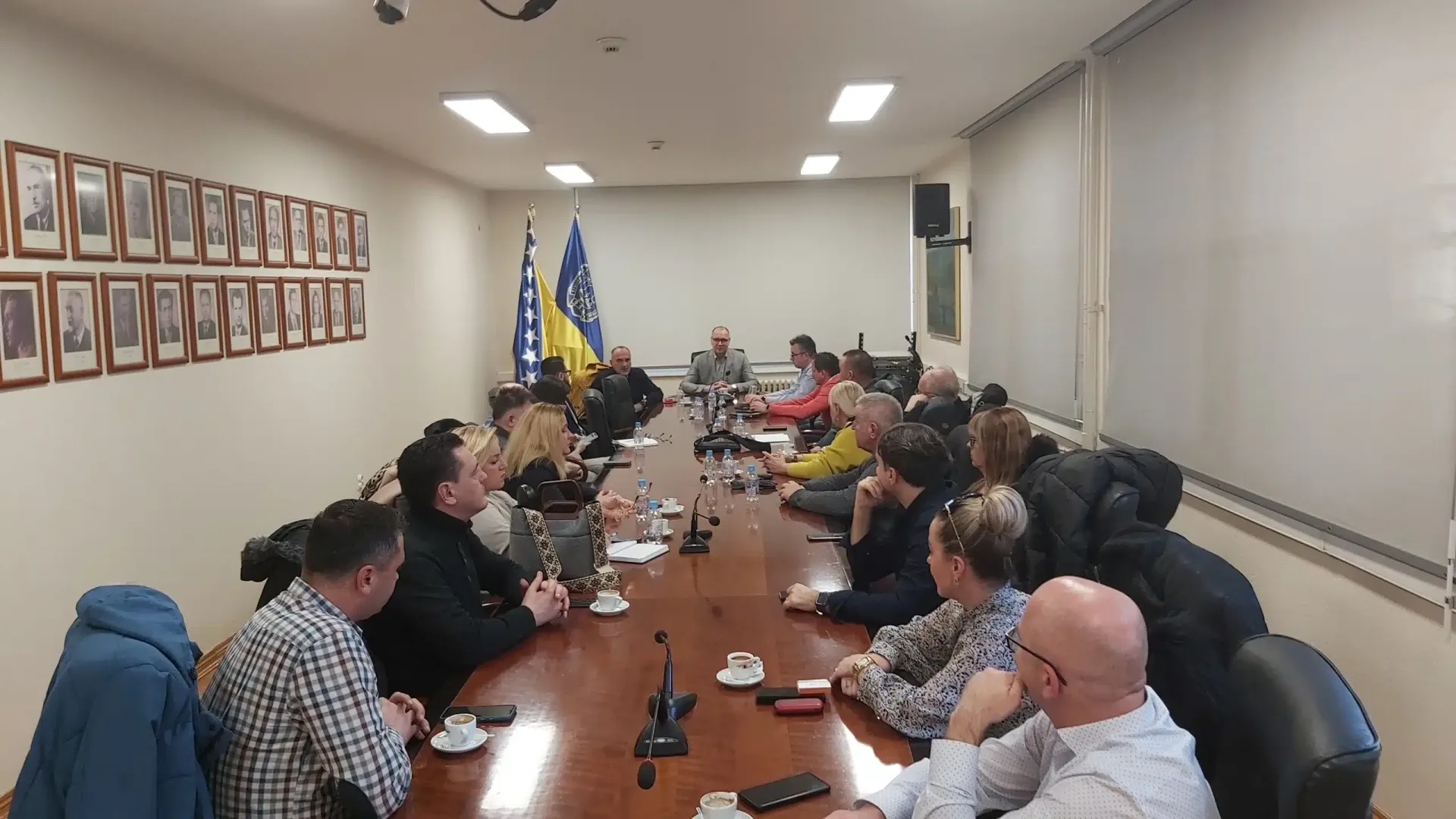 Radni sastanak v.d. gradonačelnika Zijada Lugavića sa direktorima javnih preduzeća i ustanova čije osnivač Grad Tuzla | .