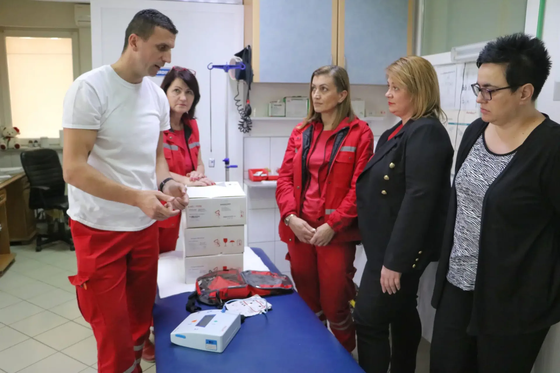 Dom zdravlja Srebrenik: Nabavljeni uređaji za reanimaciju za sve područne ambulante, brzim intervencijama do većeg broja spašenih života
