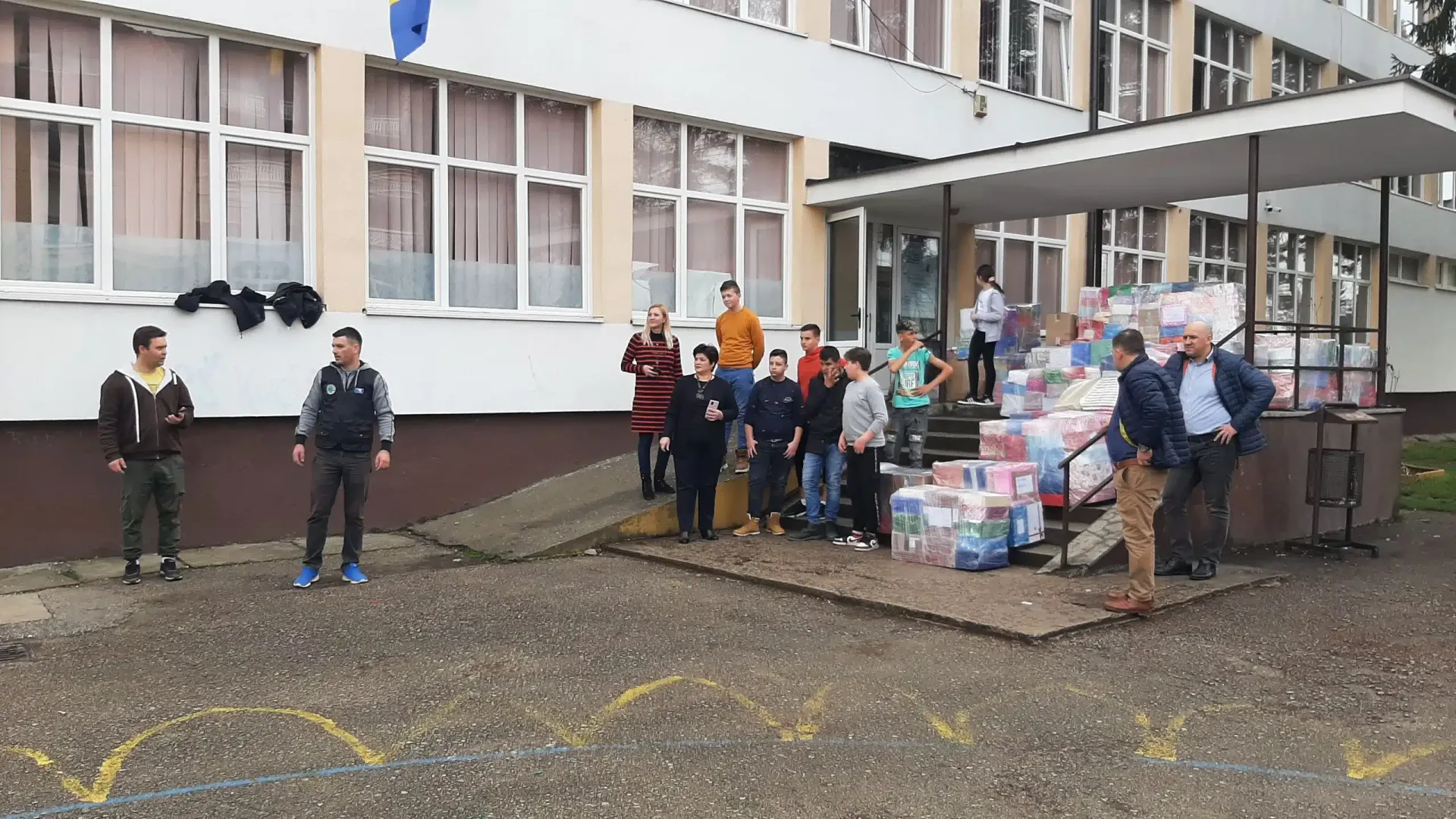 Živinički osnovci pripremili paketiće za vršnjake u Turskoj i Siriji