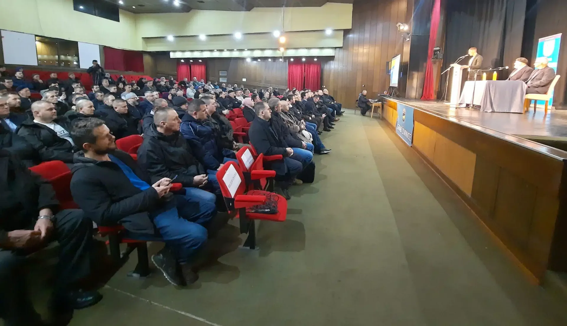 U Živinicama održana tribina ” Mi druge domovine nemamo”