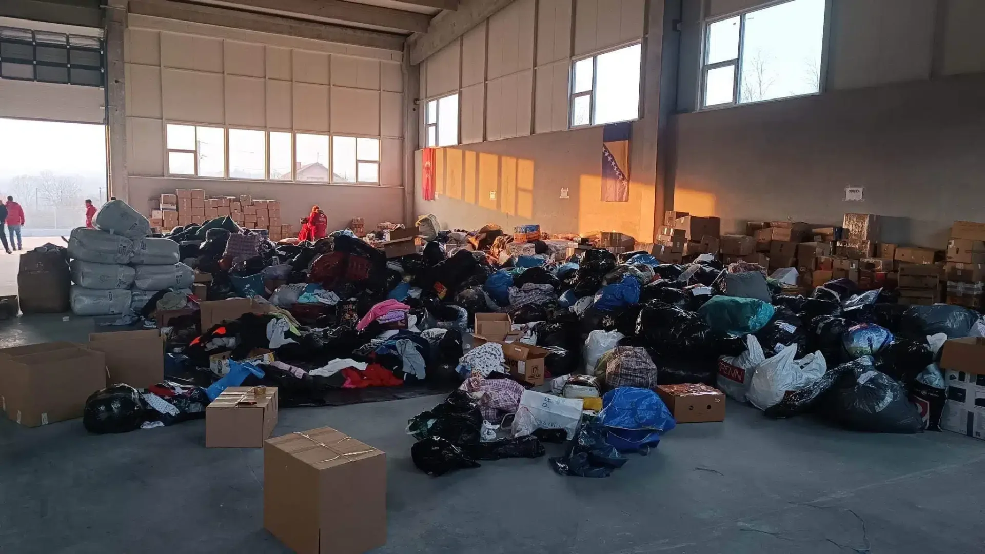 U Srebreniku akcija prikupljanja pomoći za stradale u zemljotresu – Potrebni volonteri za prijem i pakovanje robe