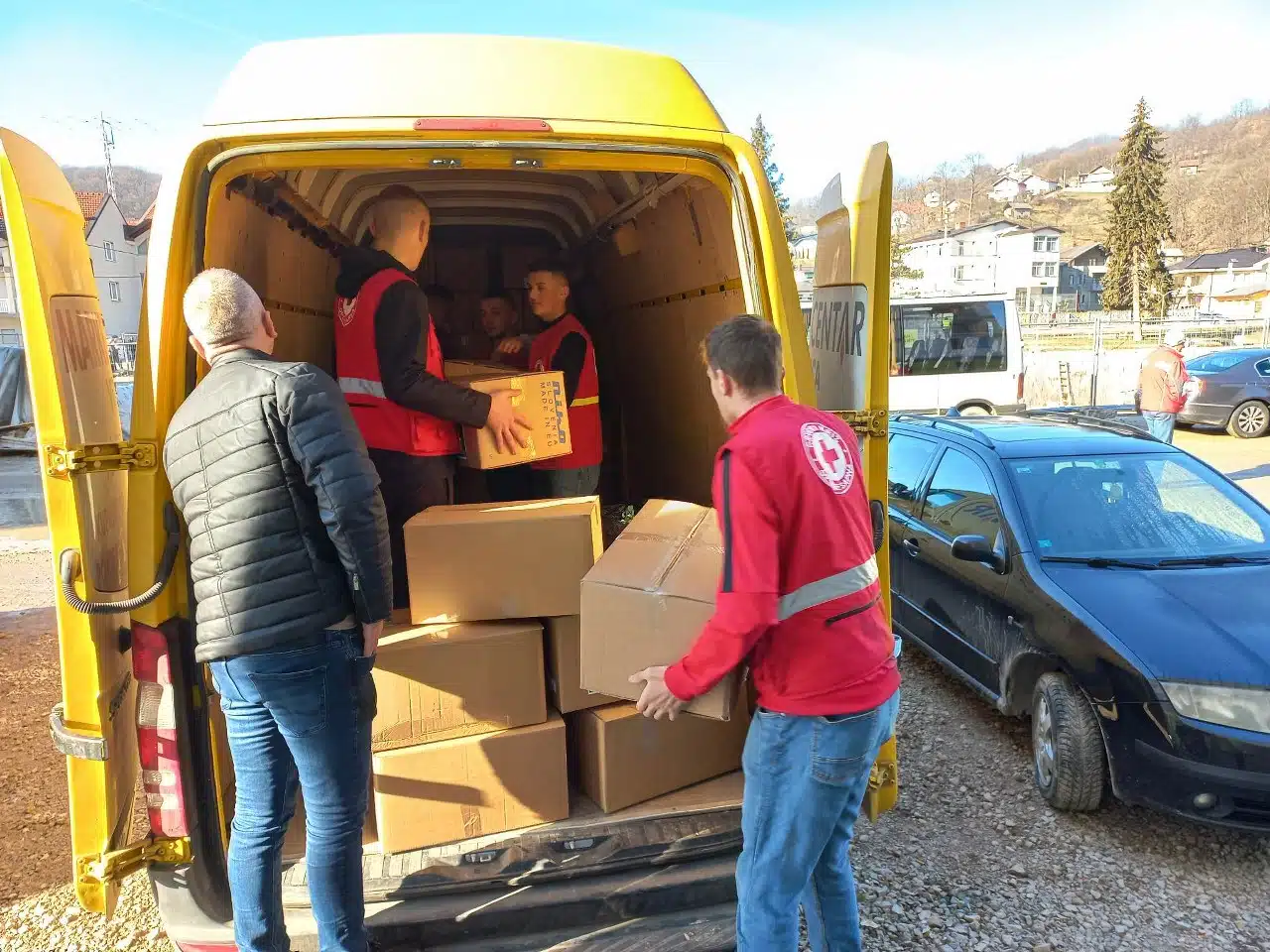 Prevezeni prvi paketi pomoći za narod Turske i Sirije (AUDIO+FOTO)