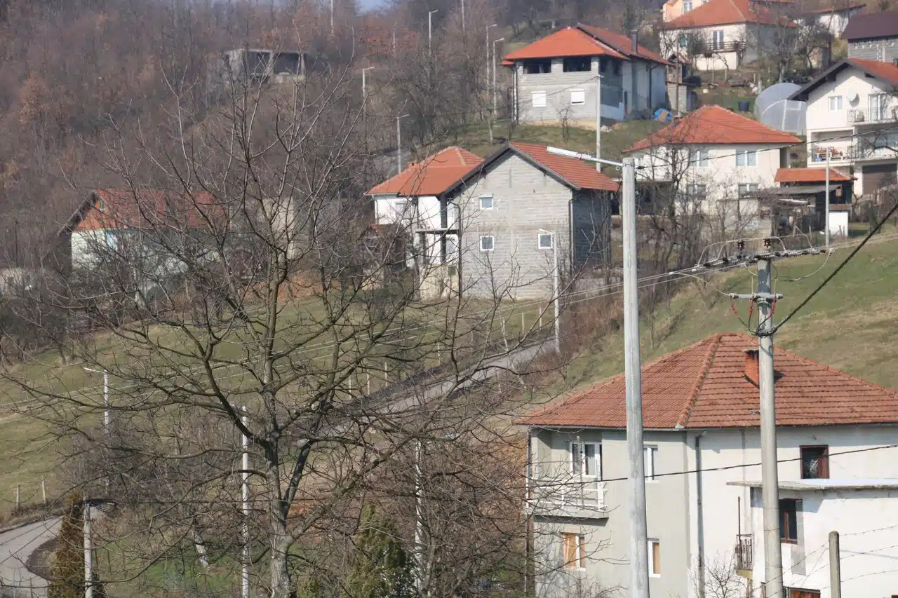 U Zaseoku u toku radovi na postavljanju ulične rasvjete (FOTO)