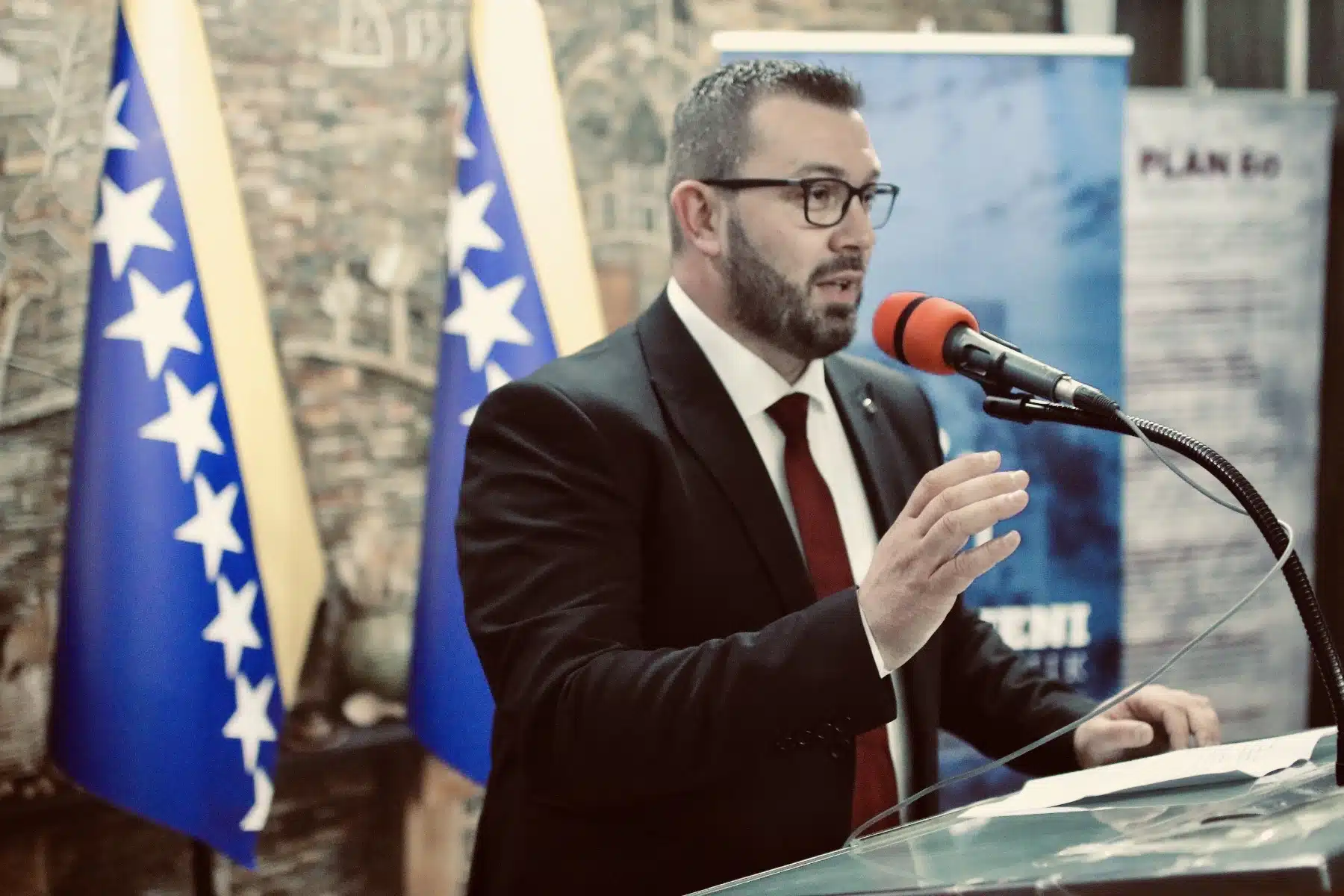 Prema preliminarnim rezultatima Adnan Bjelić novi je gradonačelnik Srebrenika