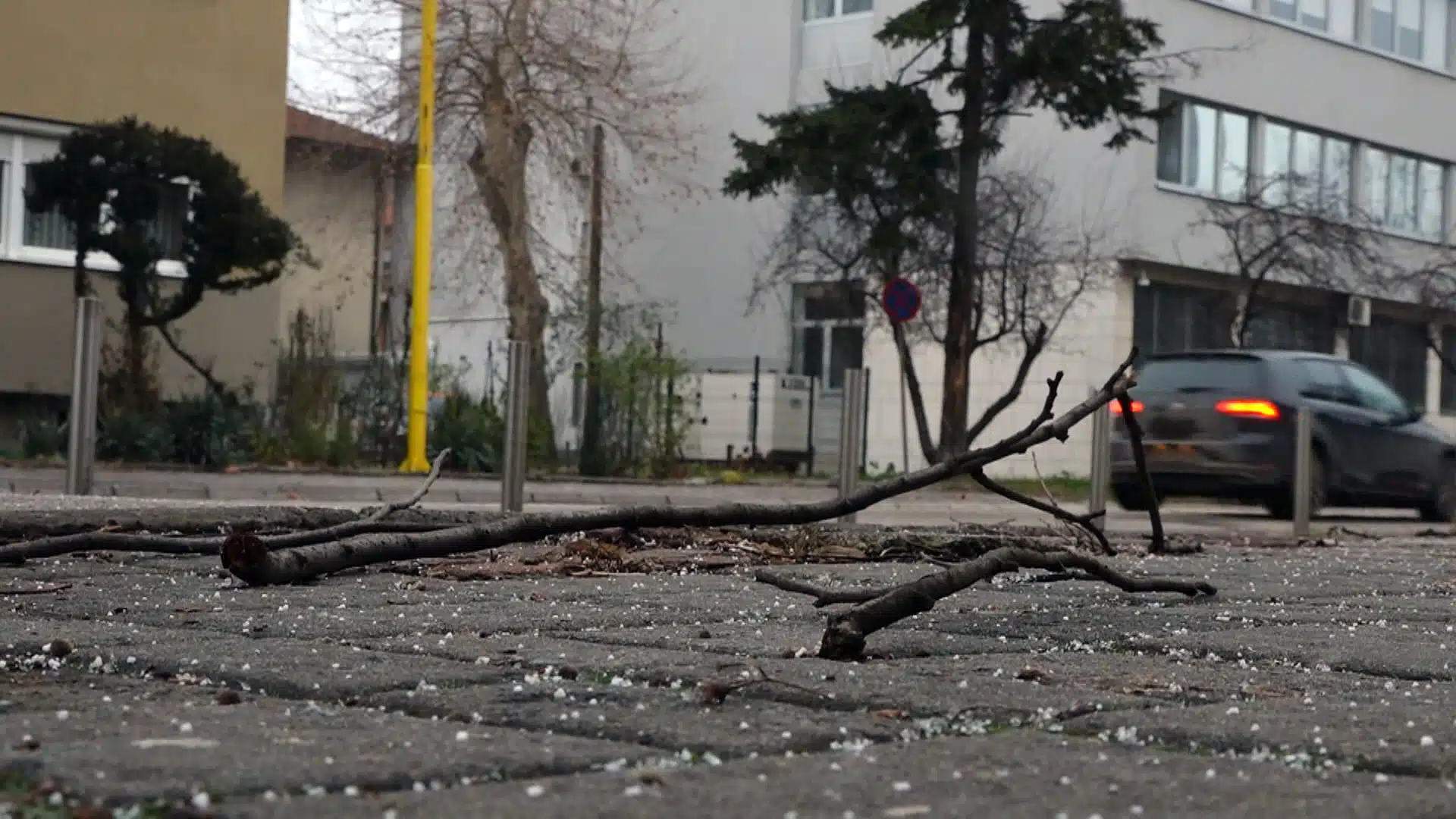 Tuzli prijeti nevrijeme, nadležni savjetuju građane kako da se zaštite