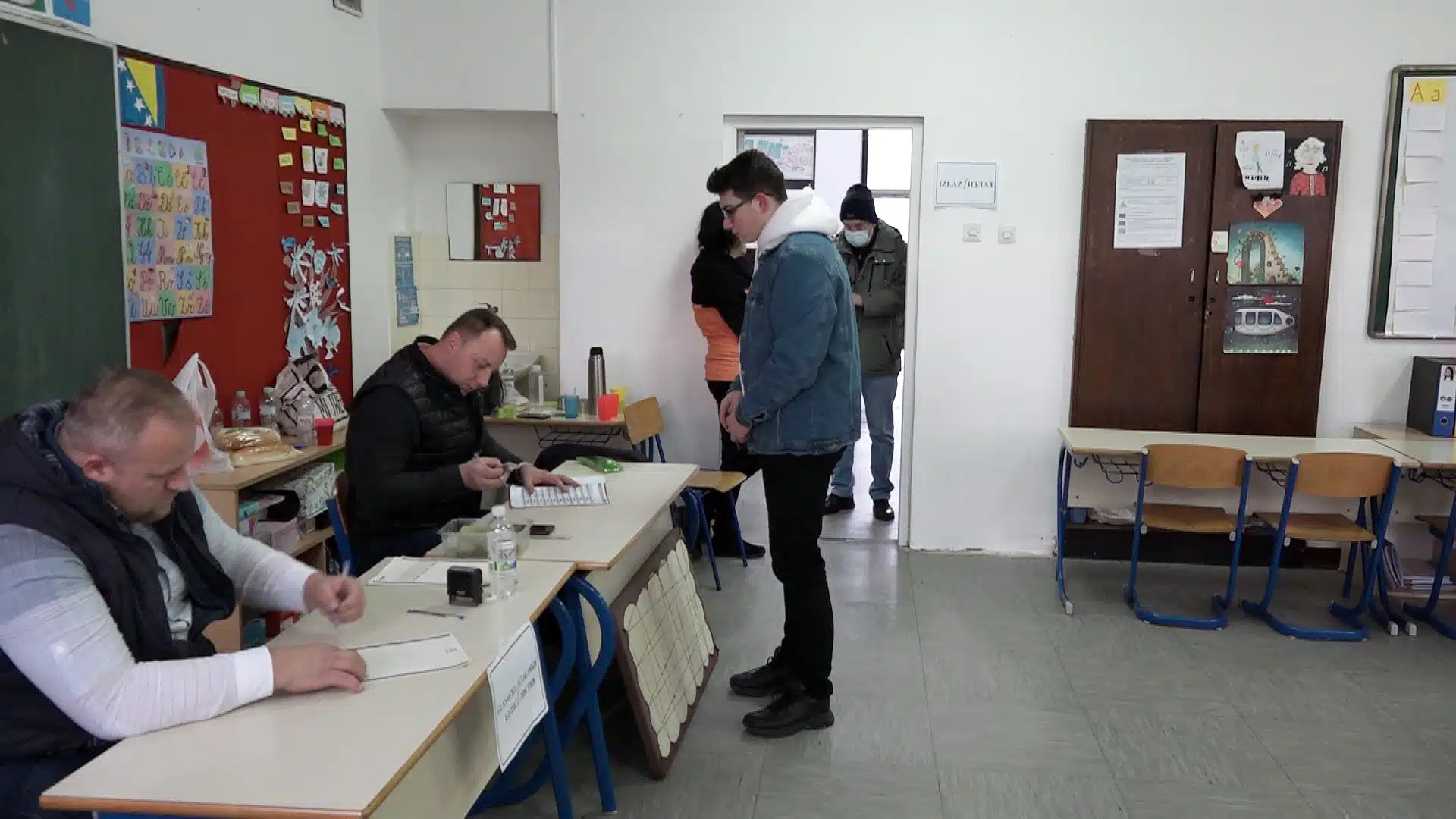 (Video) . na izbornim mjestima u mjesnim zajednicama Sjenjak i Jala | .