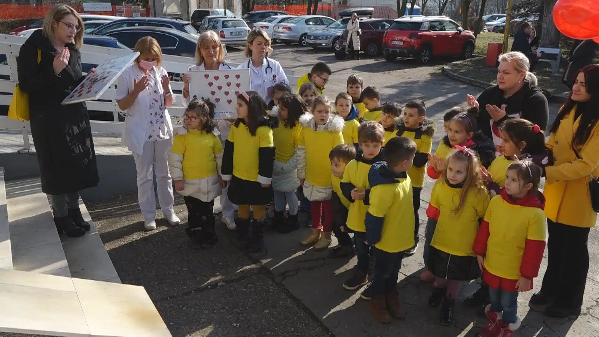(VIDEO) Udruženje “Pipol” posjetilo teško oboljele mališane i obradovalo ih poklonima
