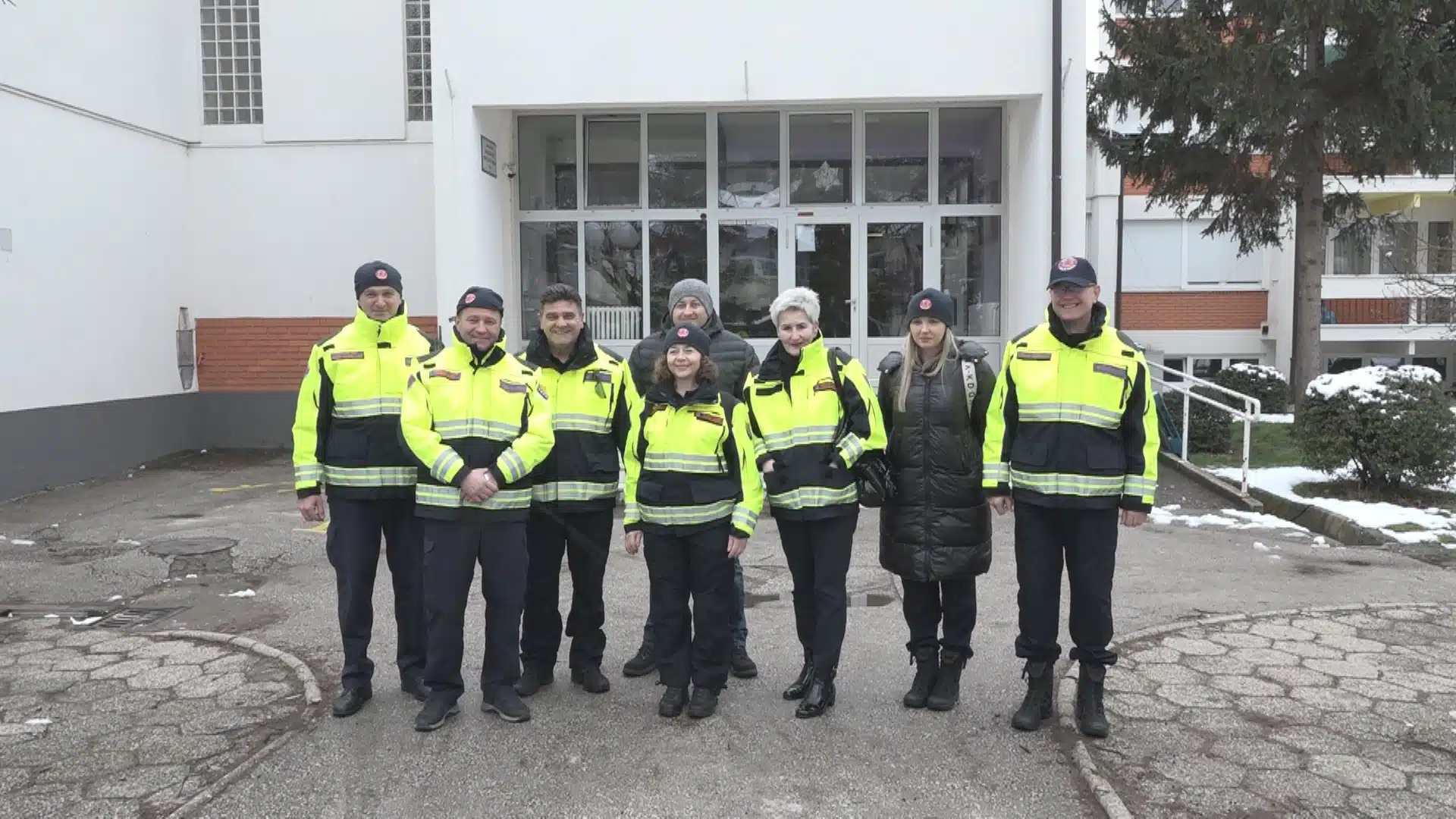 (Video) Specijalna mješovita jedinica Grada Tuzle izvela pokazna vježbu u slučaju požara |