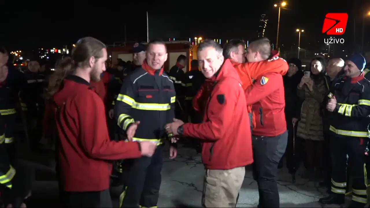 (VIDEO) Tuzlanski vatrogasci dočekali kolege iz misije spašavanja u Turskoj
