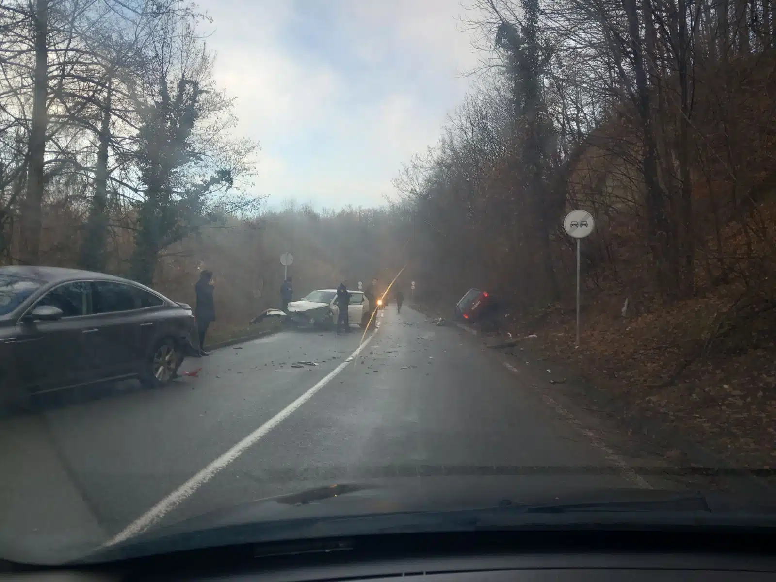 Teška saobraćajna nesreća u tuzlanskom naselju Krojčica, saobraćaj obustavljen