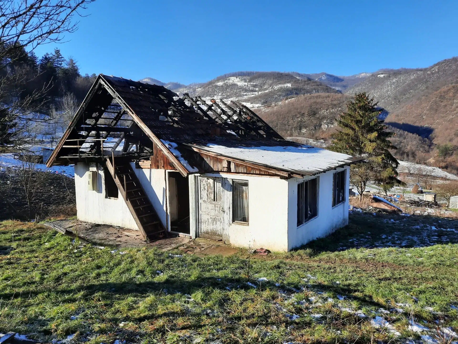 U požaru u Podgajevima smrtno stradala jedna osoba