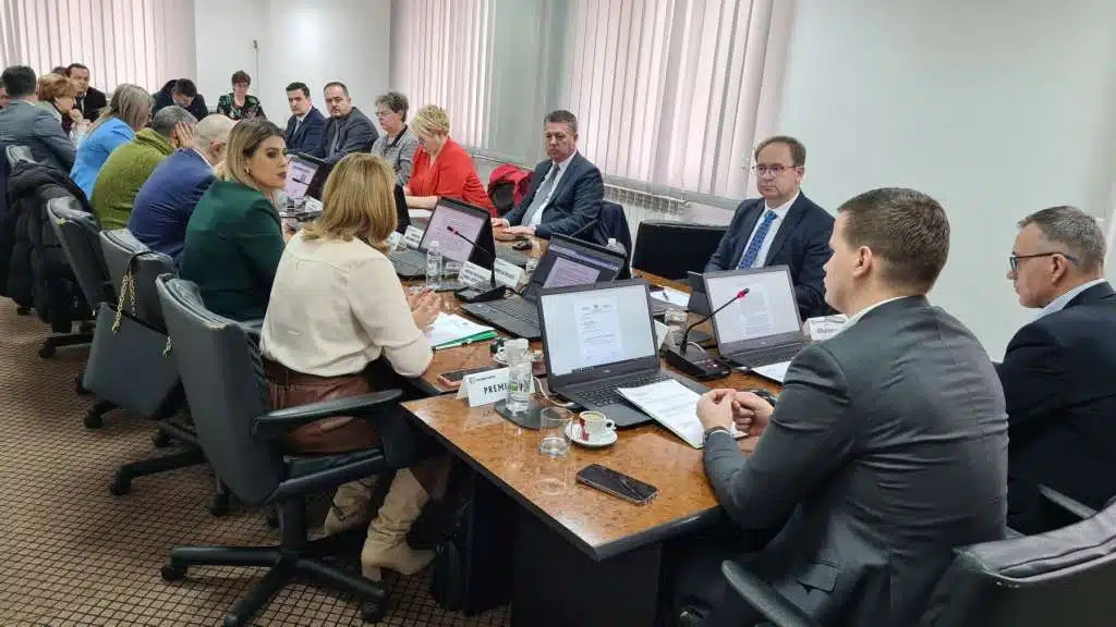 Vlada TK – Fokus Ureda za borbu protiv korupcije usmjeren na formiranje registra | RTVTK