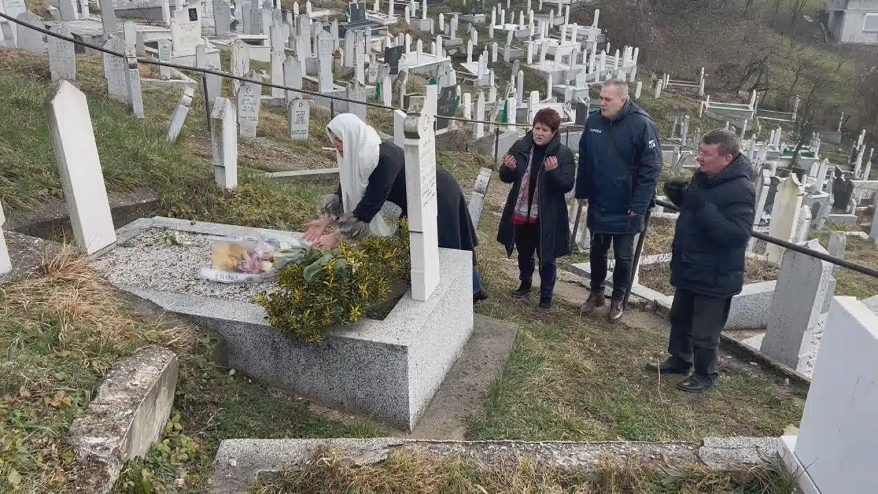 Sjećanjem na preminule kolege počelo obilježavanje 30. godišnjice . | RTVTK