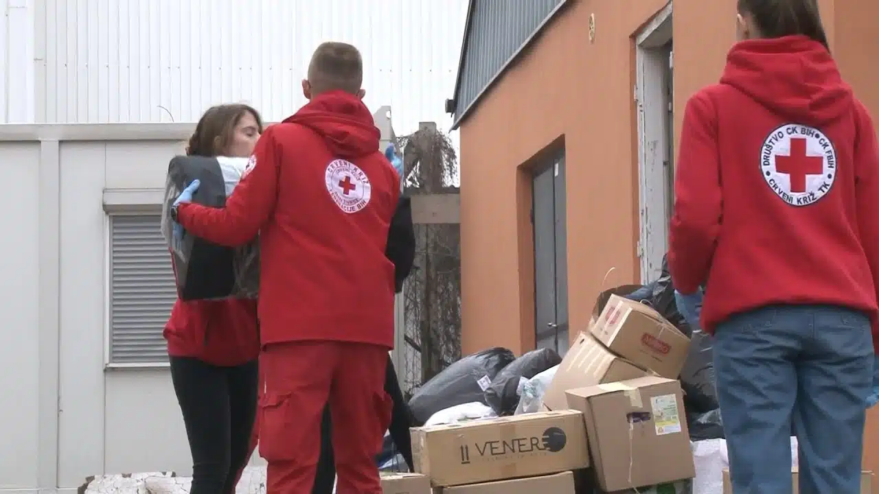 Crveni križ Tuzlanskog kantona uputio prvi kamion pomoći prema Turskoj | RTVTK