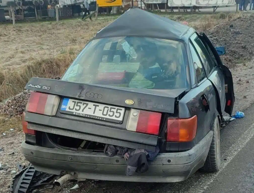 Teška saobraćajna nesreća kod Kalesije, poginula jedna osoba