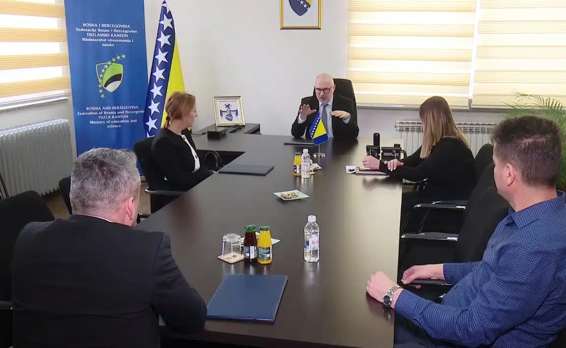 Inspektorima za obrazovanje uručene Zahvalnice za doprinos u razvoju i afirmaciji odgoja i obrazovanja u TK |
