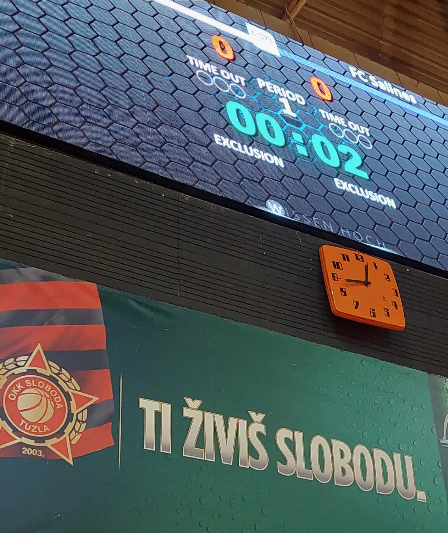 U Maloj dvorani SKPC Mejdan Tuzla ugrađen i pušten u rad novi RGB LED sportski semafor |