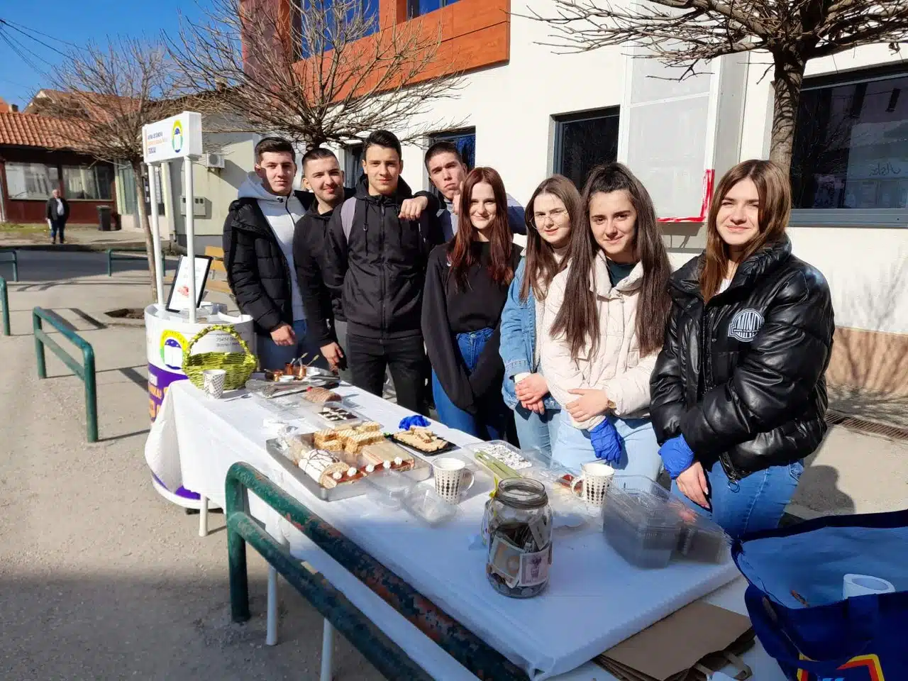 Učenici MSŠ Teočak za djecu oboljelu od raka skupili preko 2 hiljade maraka (FOTO)