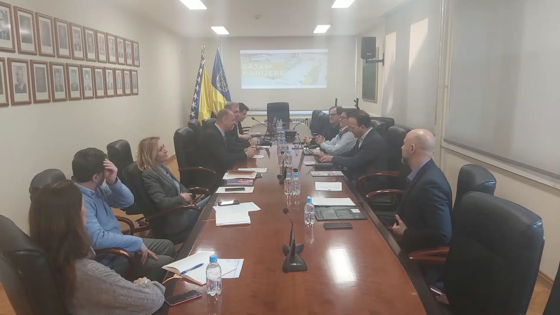 U Gradskoj upravi Tuzle upriličen sastanak povodom organizacije 28. Ljetnog Univerziteta Tuzla – LJUT 2023 |