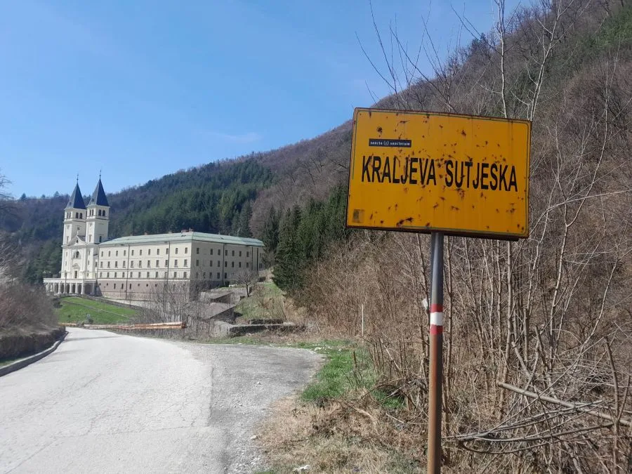Emirove priče:Zvjezdanim stazama do kraljevskog grada