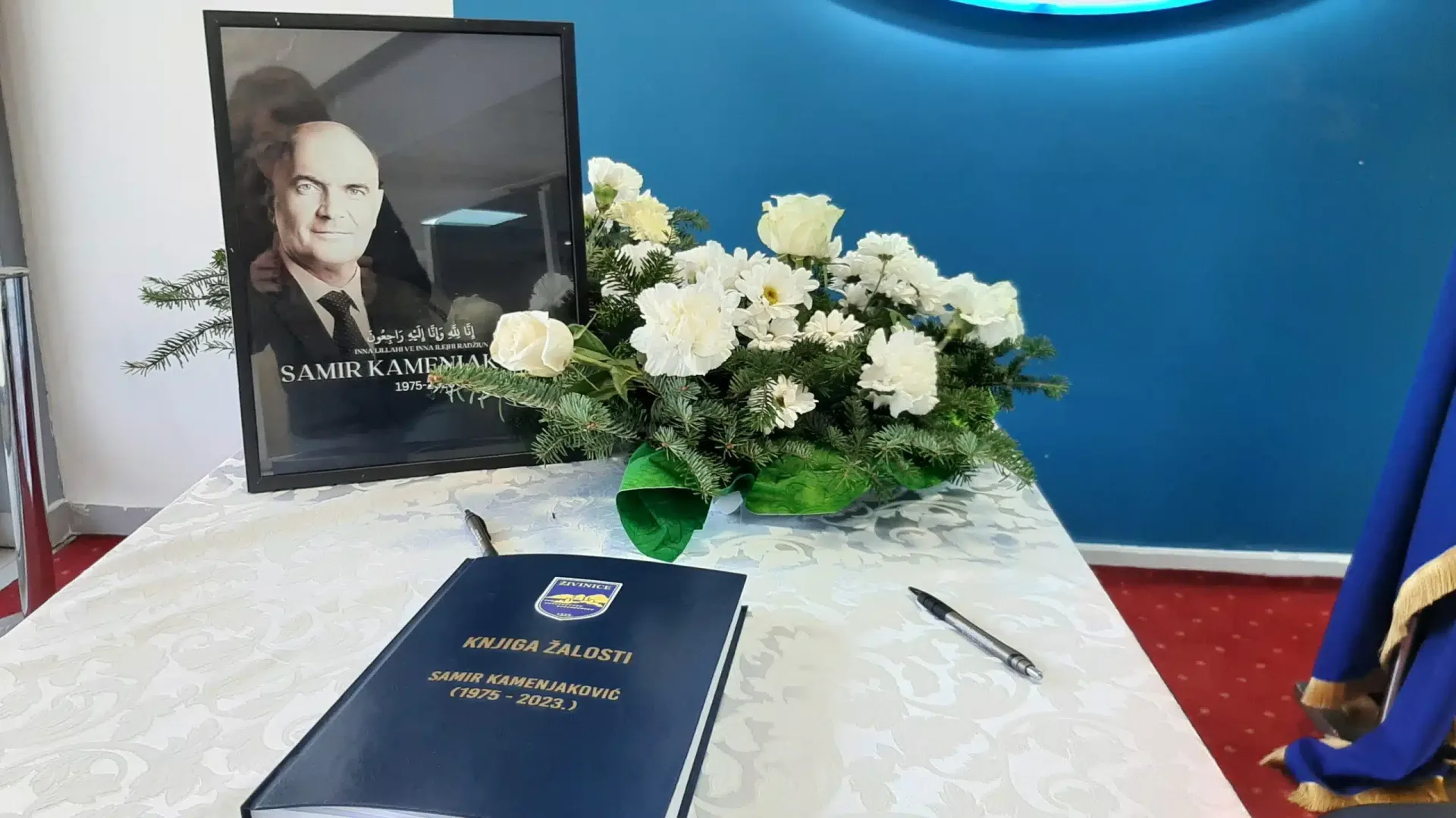 U Gradskoj upravi građani se upisuju u knjigu žalosti