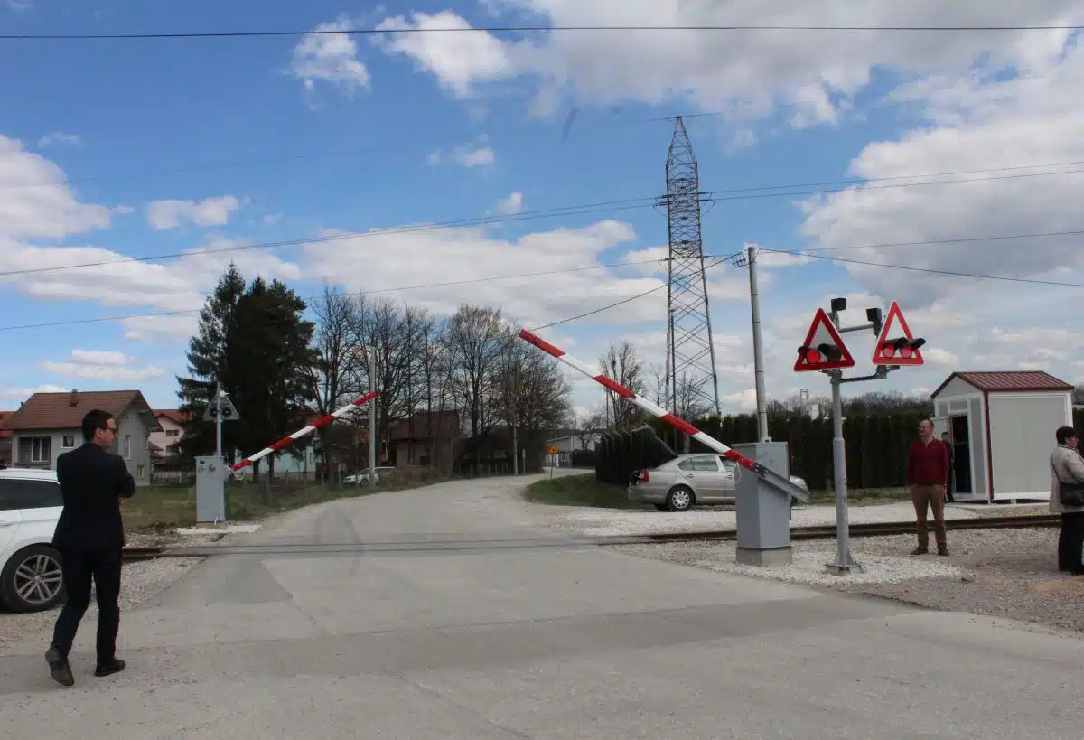 Završeni radovi na izgradnji modernizovanih pružnih prelaza u Živinicama