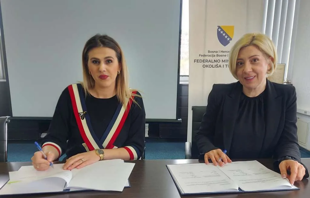 Ministrice Đapo i Ajšić potpisale ugovor – Za uklanjanje opasne deponije u Tuzli 2.000.000 KM |