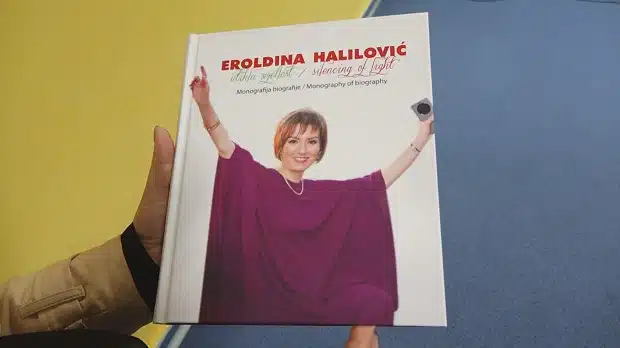 (Video) U Tuzli promovisana knjiga “Eroldina Halilović – utihla svjetlost” autora prof. Envera Halilovića |