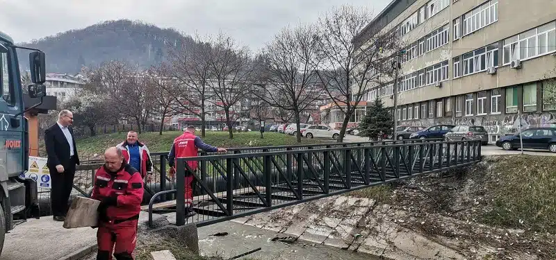 Tuzla: Pješački most kod Mašinske škole u završnoj fazi (FOTO)