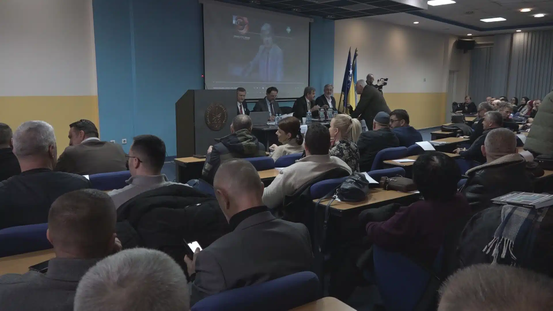 (Video) U Tuzli predstavljena knjiga “Genocid u Srebrenici u pravosnažnim presudama” |