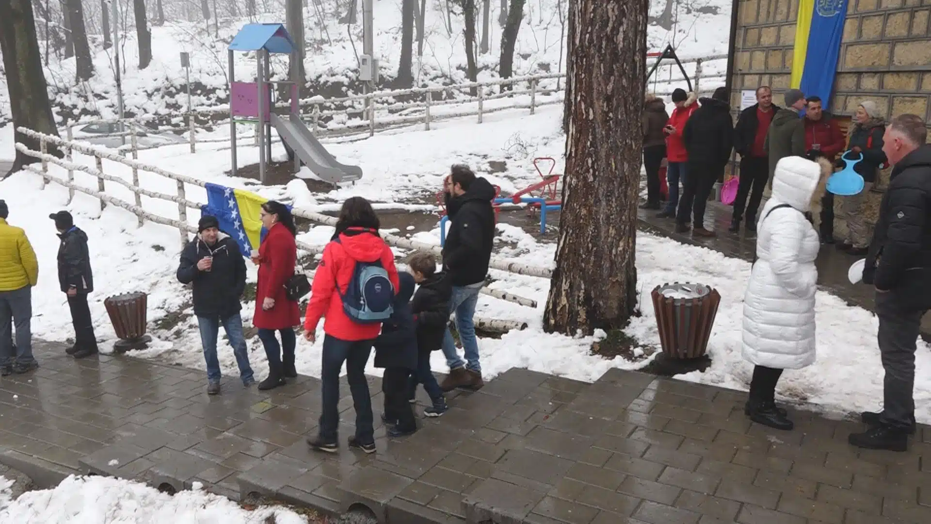 (VIDEO) Tuzlaci proslavili Dan nezavisnosti na izletištu Ilinčica |